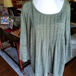 CABLE & GUAGE XL pleated front and knitted bands‎ on sleeves